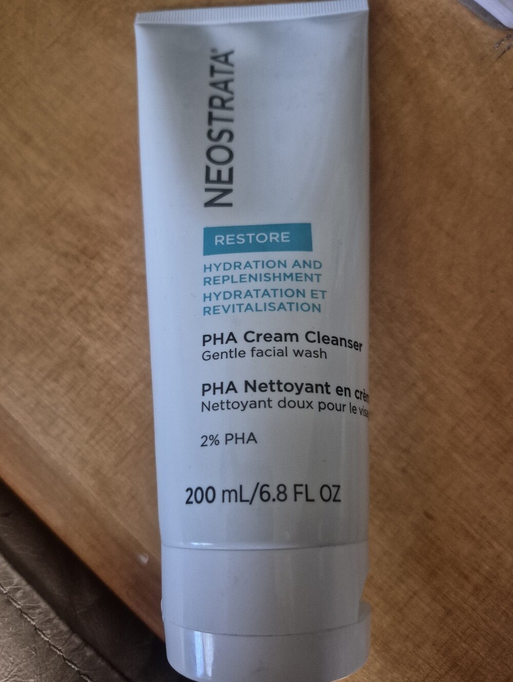 NEOSTRATA Restore PHA Cream Cleanser — White